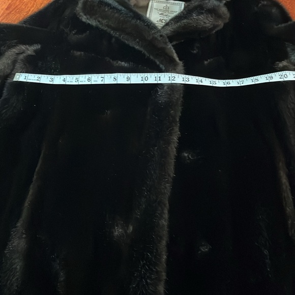 Metzger group faux fur coat - Picture 8 of 9